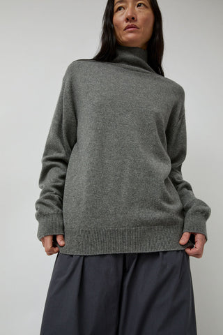 Batoner Innocent Cashmere Turtleneck in Grey