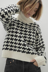 IRIS HOUNDSTOOTH CASHMERE TURTLENECK SWEATER